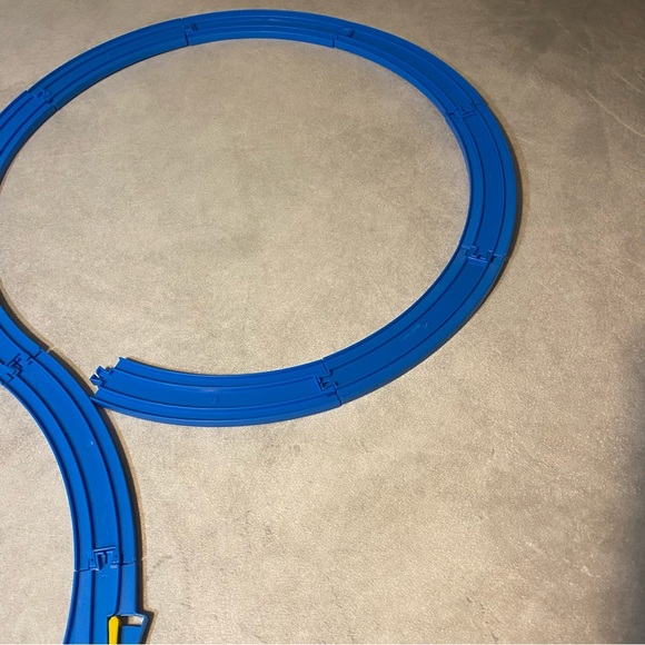 TOMY Thomas the Train Blue Train Tracks 14 Curved & 1 Switch Track Junction - Picture 4 of 11
